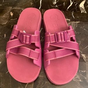 Girls Chaco pink slides